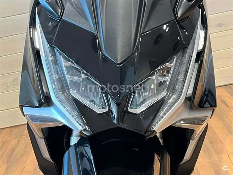 Kymco AK 550 – Vista 10