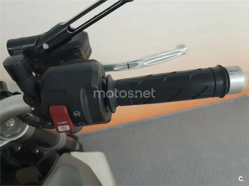 Honda CB 1000R – Vista 13