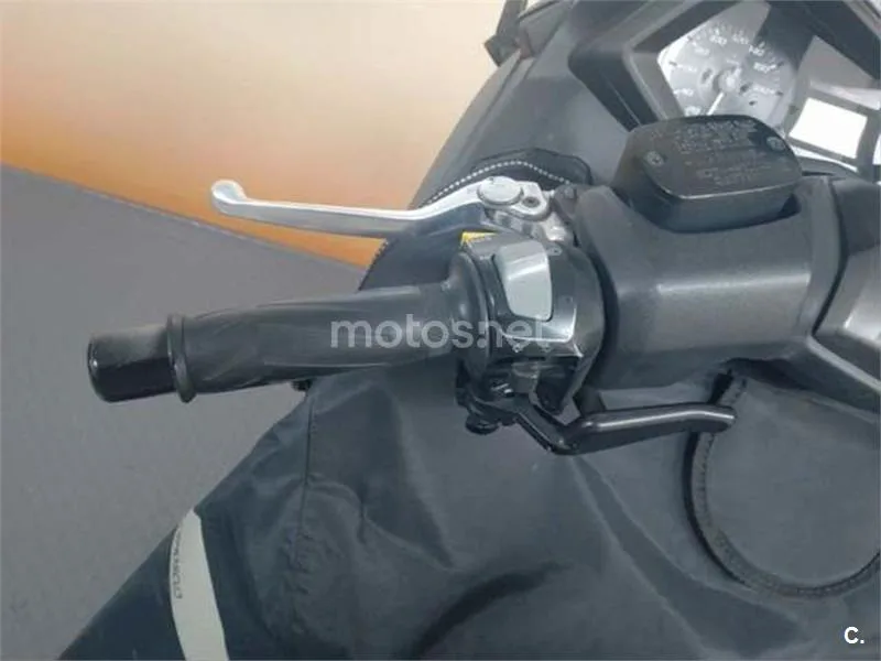 Yamaha TMAX 530 – Vista 12