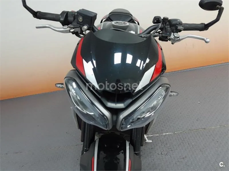 Triumph Street Triple 765 – Vista 12