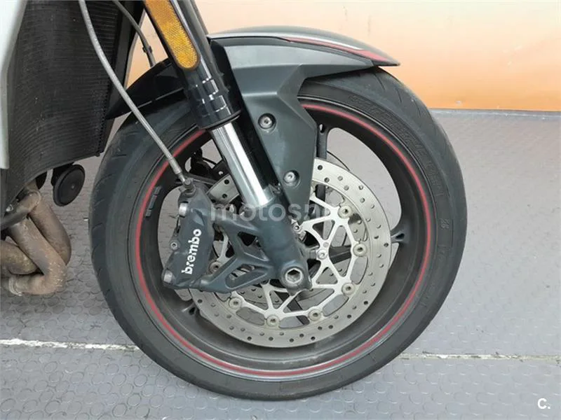 Triumph Street Triple 765 – Vista 9