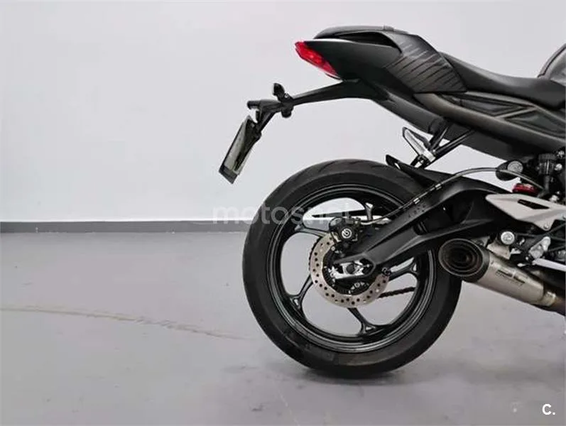 Triumph Street Triple 765 – Vista 8