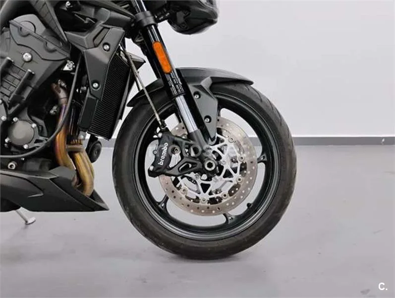 Triumph Street Triple 765 – Vista 9