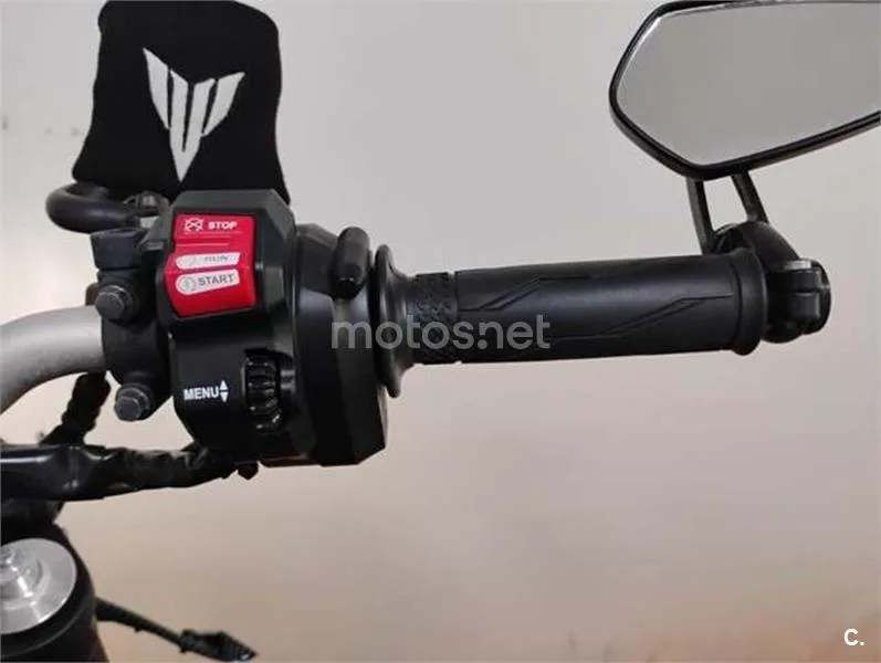 Yamaha MT-09 – Vista 14