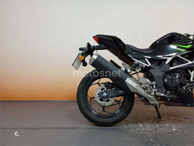 Kawasaki Z125 – Vista 7