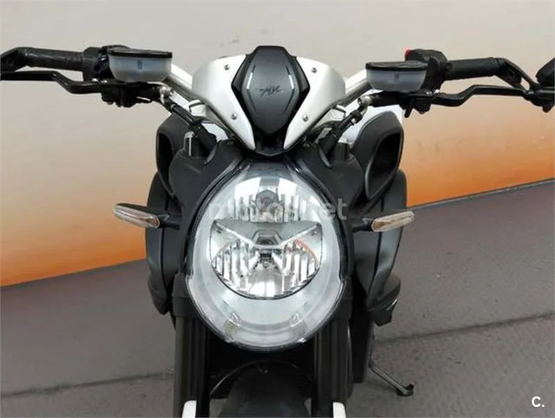 MV Agusta Dragster 800 – Vista 10