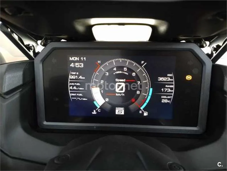 Yamaha TMAX – Vista 11