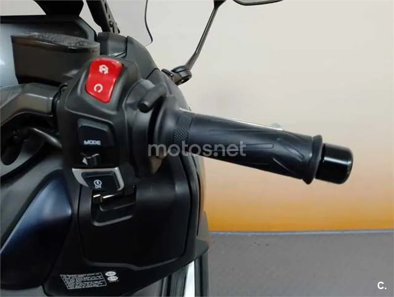Yamaha TMAX – Vista 12