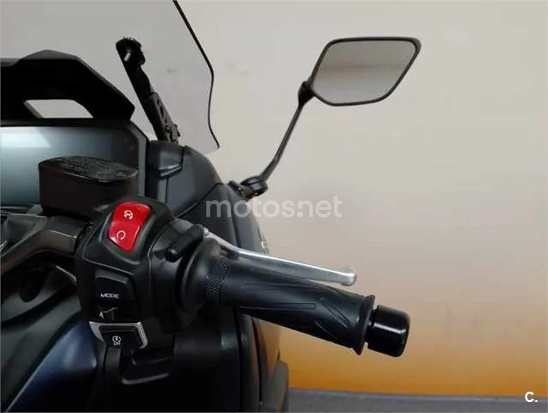 Yamaha TMAX – Vista 14