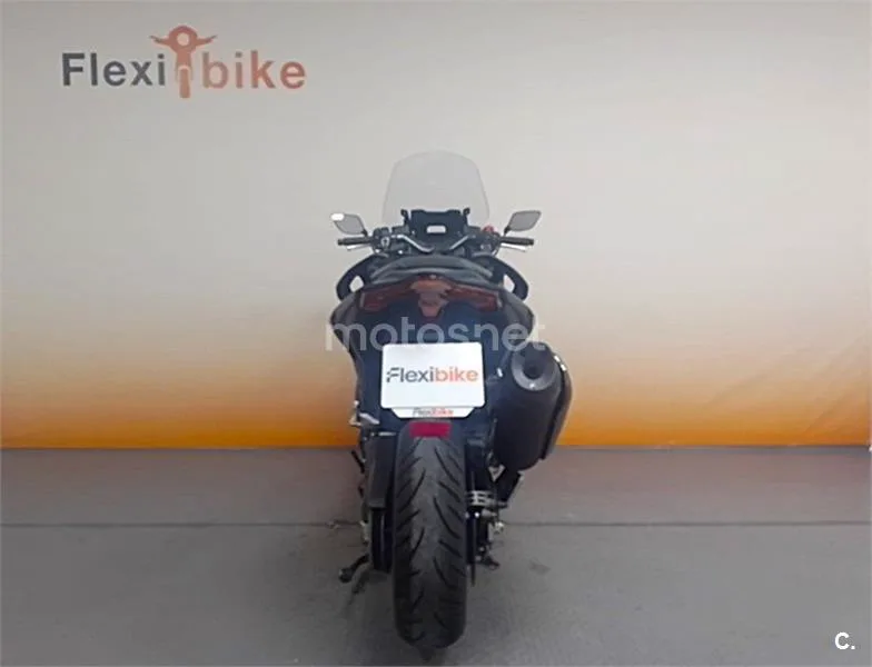 Yamaha TMAX – Vista 5