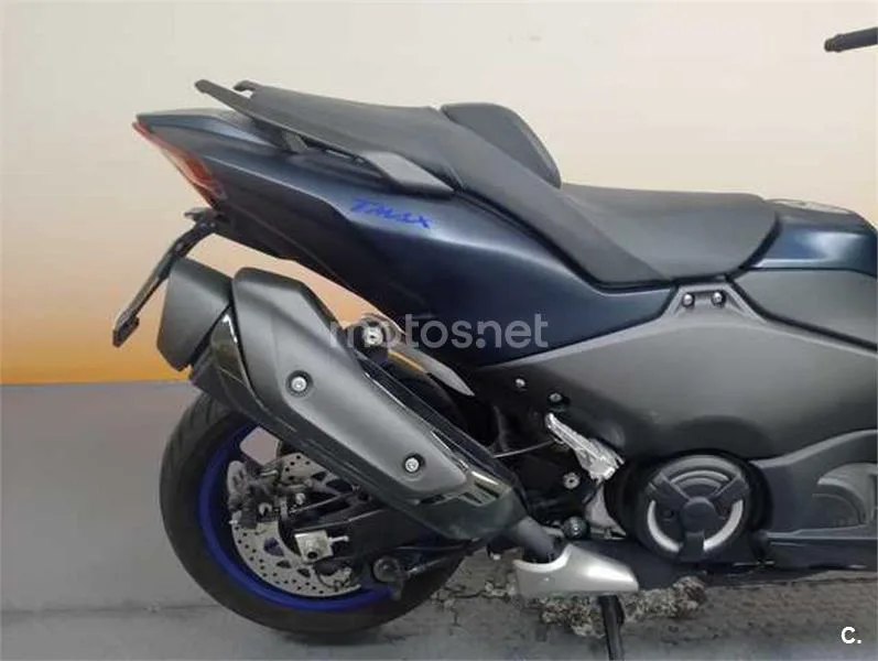 Yamaha TMAX – Vista 6