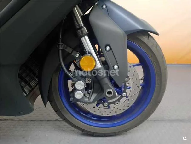 Yamaha TMAX – Vista 8