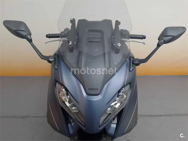 Yamaha TMAX – Vista 9