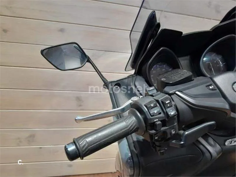 Yamaha TMAX – Vista 11