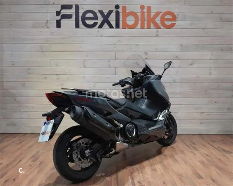 Yamaha TMAX – Vista 4