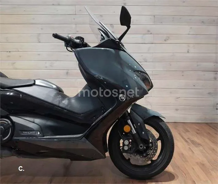 Yamaha TMAX – Vista 8