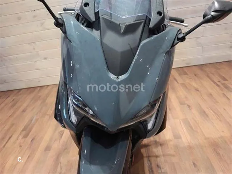 Yamaha TMAX – Vista 10