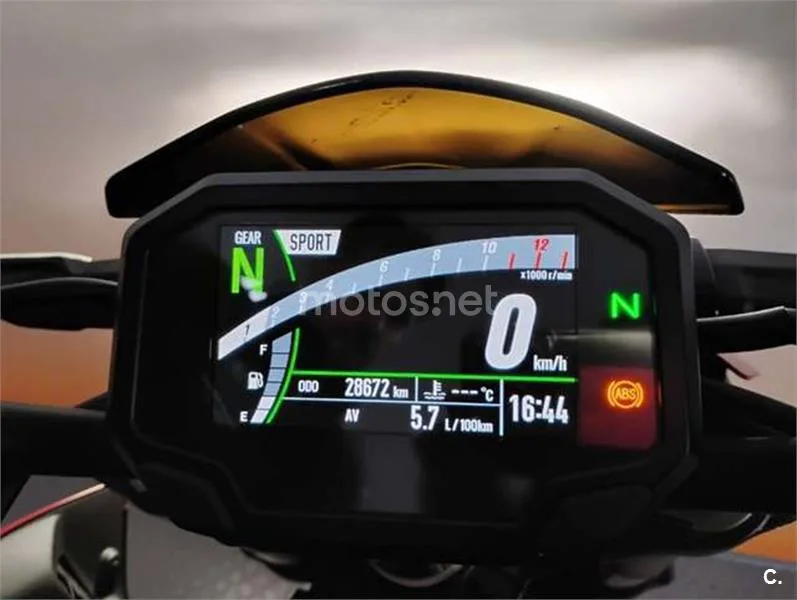 Kawasaki Z900 – Vista 13