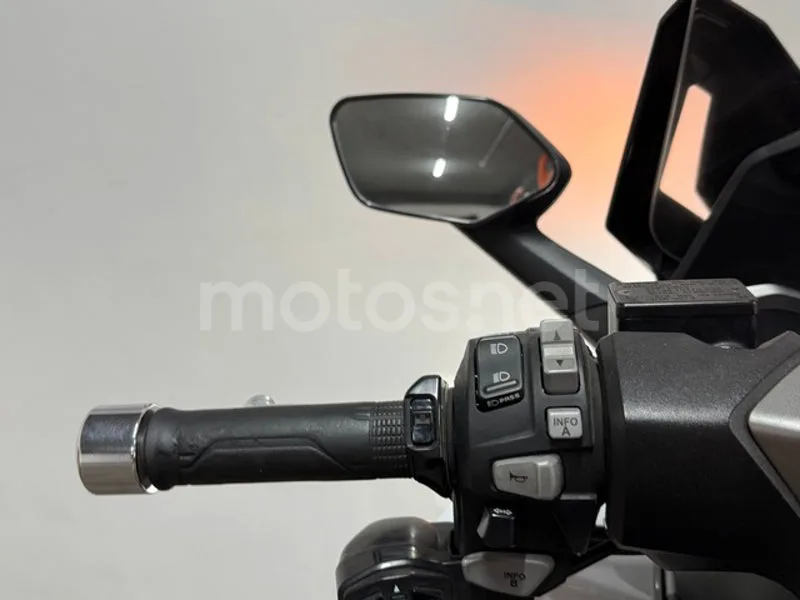 Honda Forza 350 – Vista 11