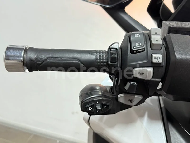 Honda Forza 350 – Vista 12