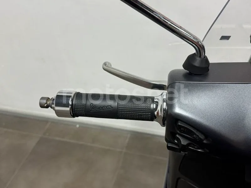 Vespa GTS 300 – Vista 11