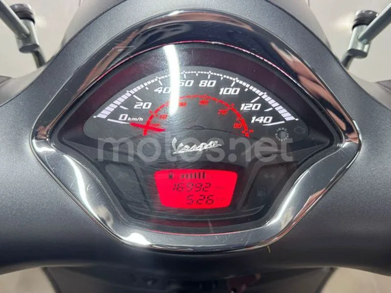 Vespa GTS 300 – Vista 12