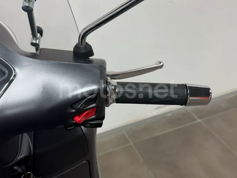 Vespa GTS 300 – Vista 13