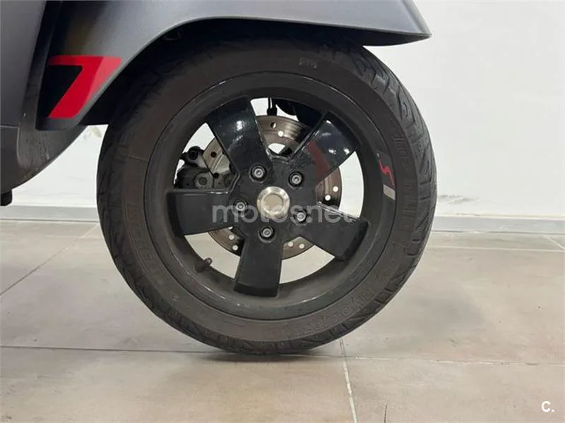 Vespa GTS 300 – Vista 9