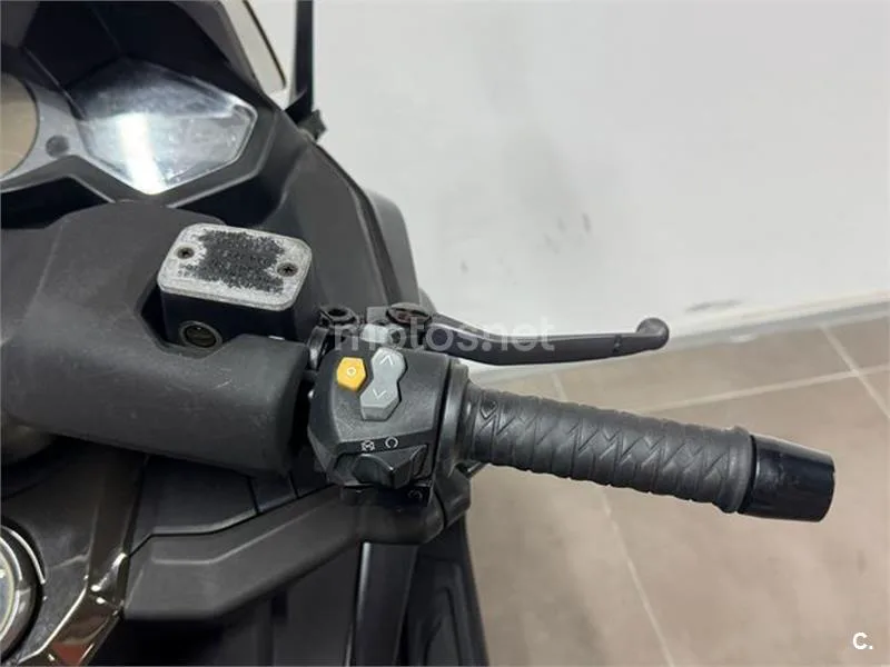 Kymco AK 550 – Vista 14