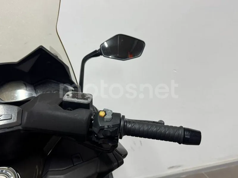 Kymco AK 550 – Vista 15