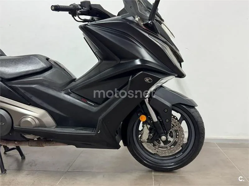 Kymco AK 550 – Vista 8