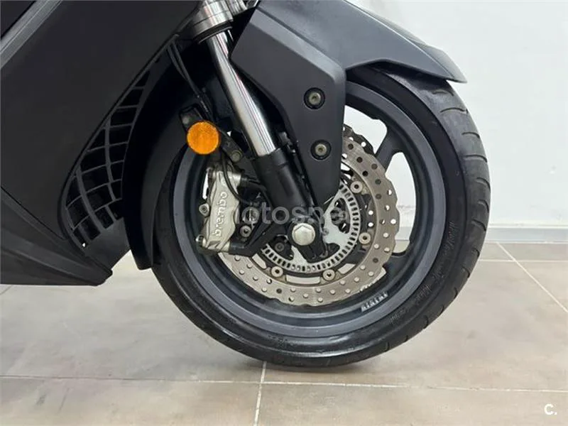 Kymco AK 550 – Vista 10