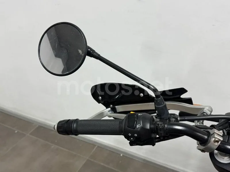 Royal Enfield Scram 411 – Vista 11