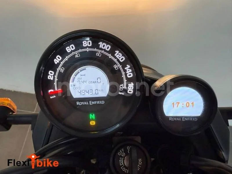 Royal Enfield Scram 411 – Vista 13