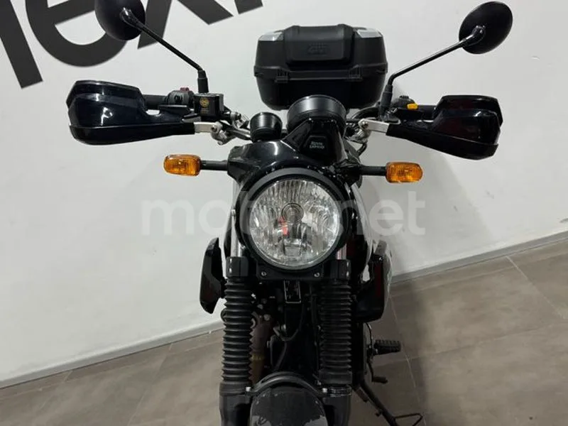 Royal Enfield Scram 411 – Vista 9