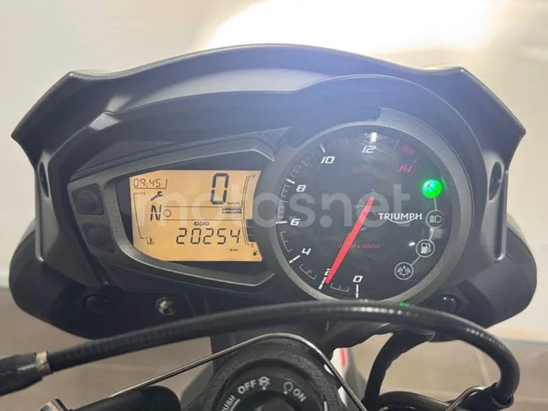 Triumph Street Triple 765 – Vista 13