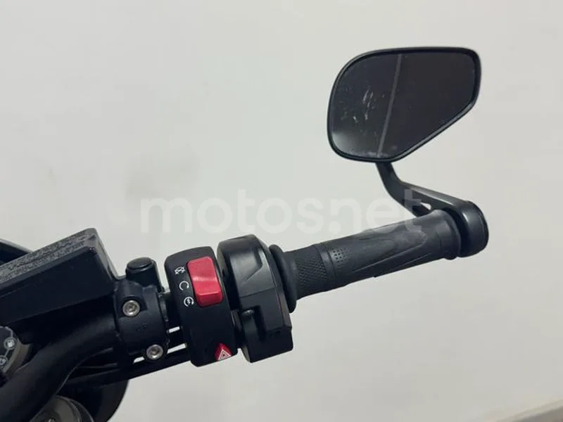 Triumph Street Triple 765 – Vista 15