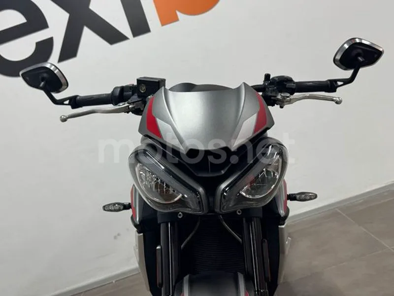 Triumph Street Triple 765 – Vista 9