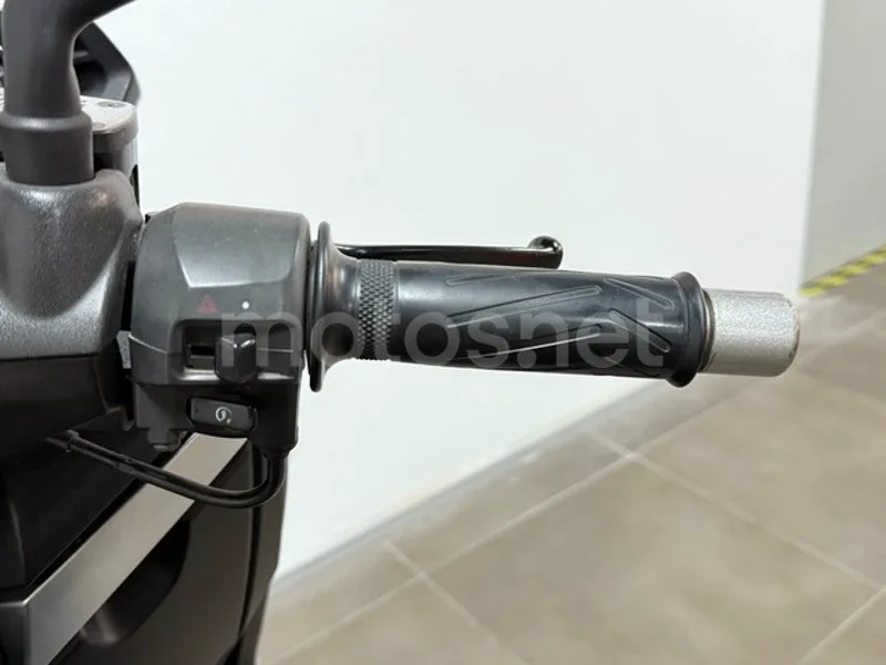 Yamaha XMAX 400 – Vista 14