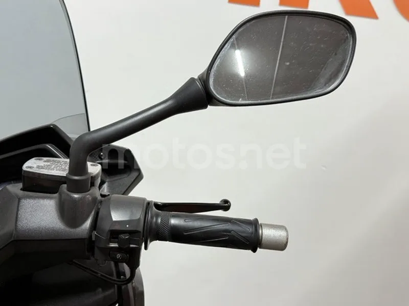 Yamaha XMAX 400 – Vista 15