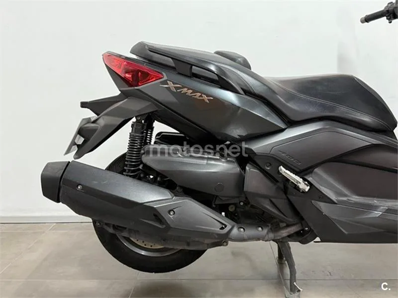 Yamaha XMAX 400 – Vista 7
