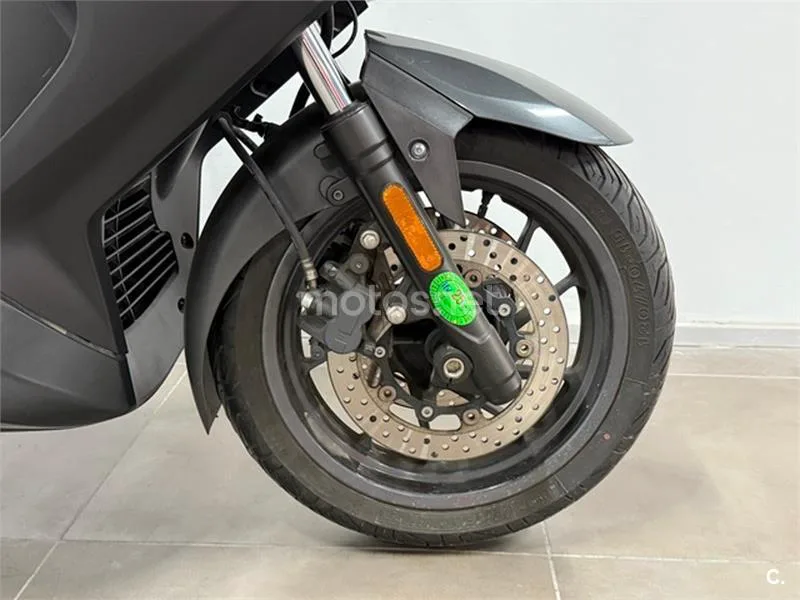 Yamaha XMAX 400 – Vista 10