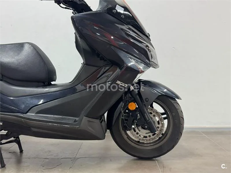 Kymco Grand Dink 300 – Vista 8