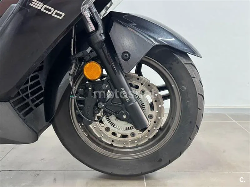 Kymco Grand Dink 300 – Vista 10