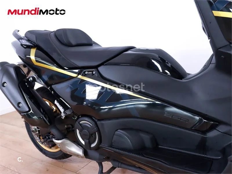 Yamaha TMAX – Vista 17