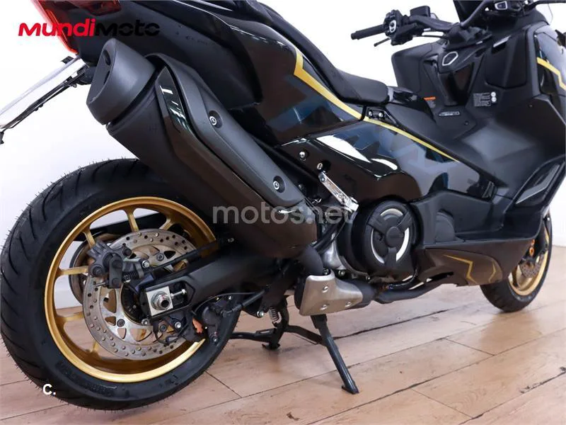 Yamaha TMAX – Vista 4