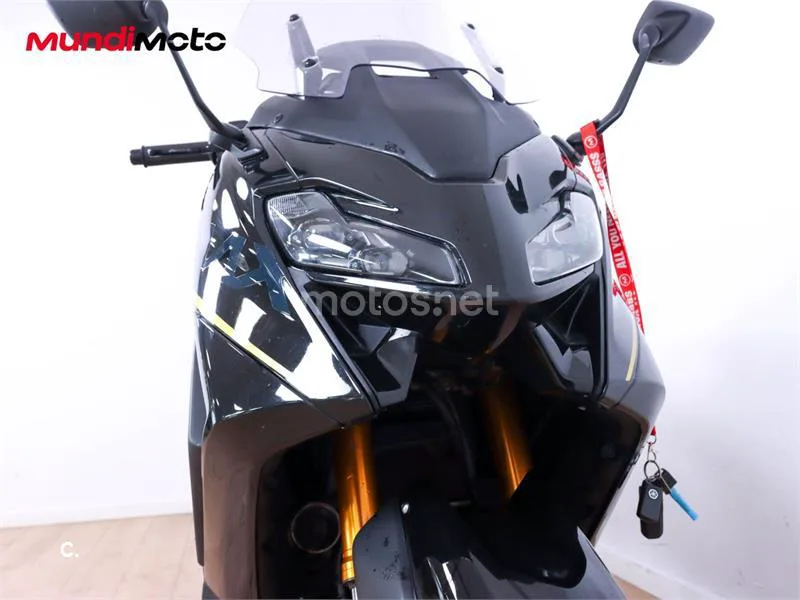 Yamaha TMAX – Vista 5