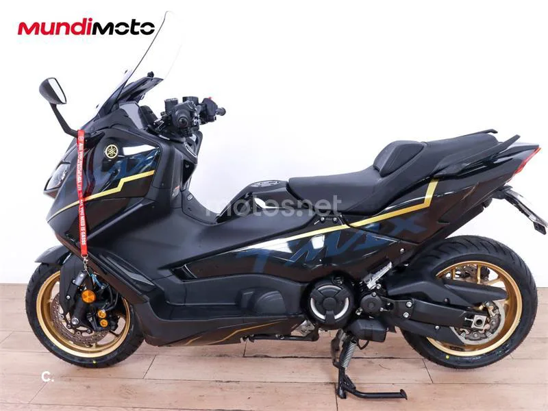Yamaha TMAX – Vista 6