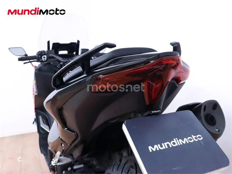 Yamaha TMAX – Vista 9