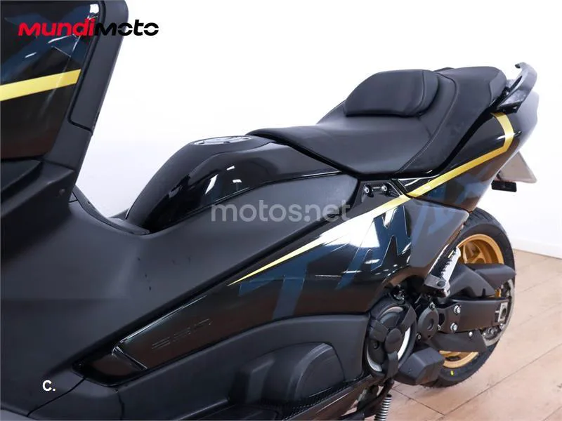 Yamaha TMAX – Vista 10